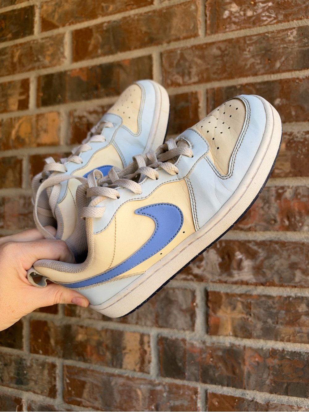 Nike Kids Low-Top Sneakers in Light Blue, Cream and Periwinkle
